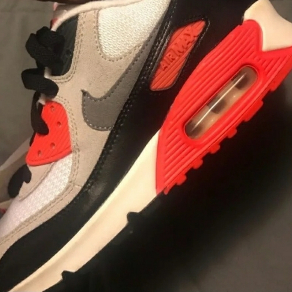 NIKE AIR MAX